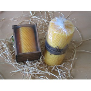 hand rolled beeswax candle